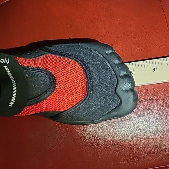Newtz child's watershoe red and black - Picture 9 of 10